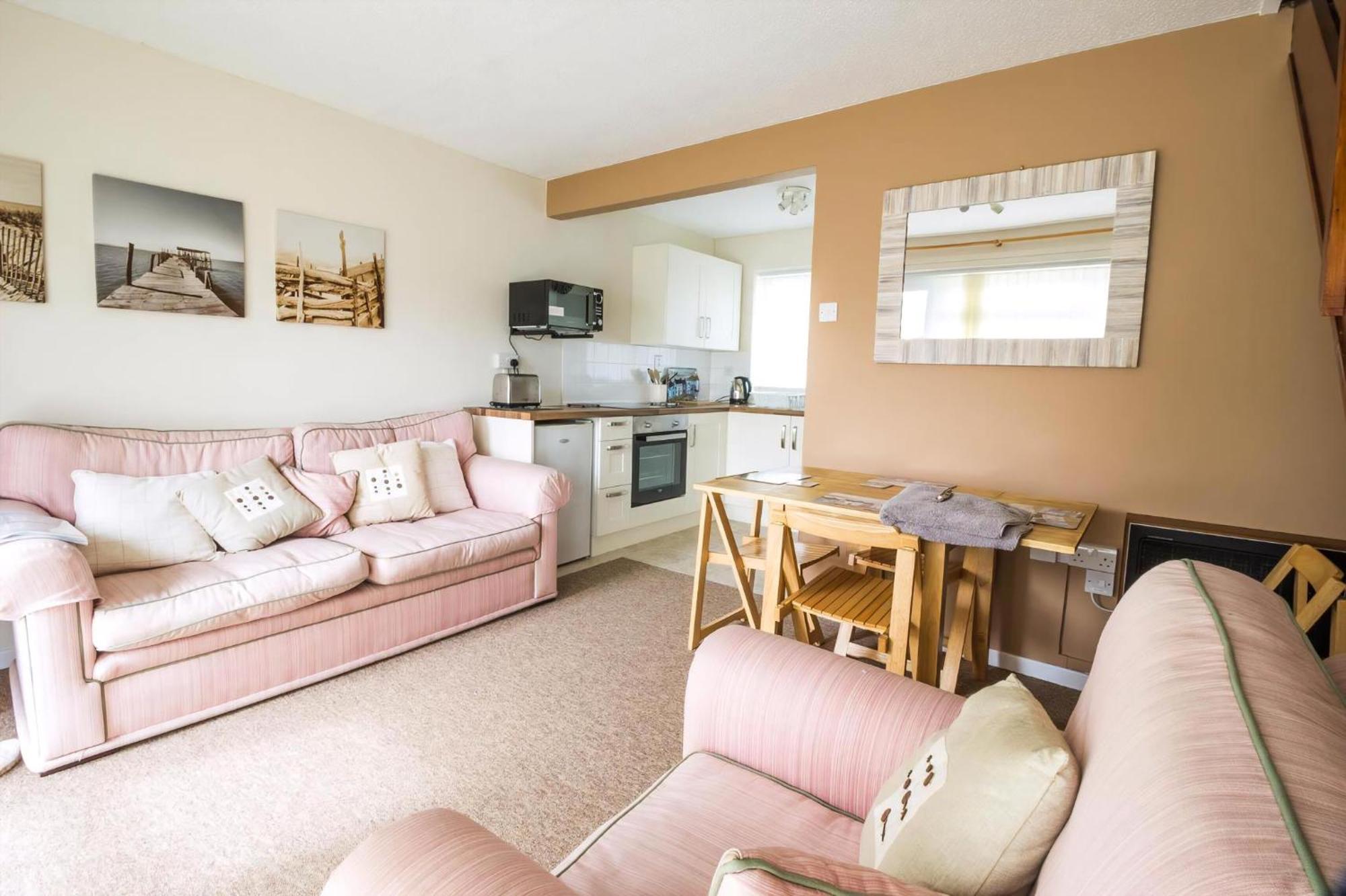 Lovely 4 Berth To Hire In Nearby The Ref 18177b * Hemsby