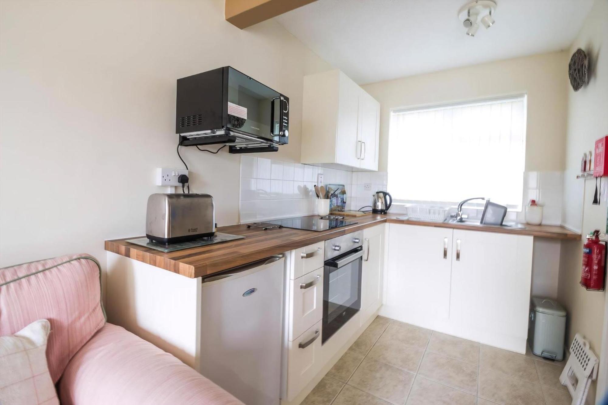Lovely 4 Berth To Hire In Nearby The Ref 18177b Hemsby