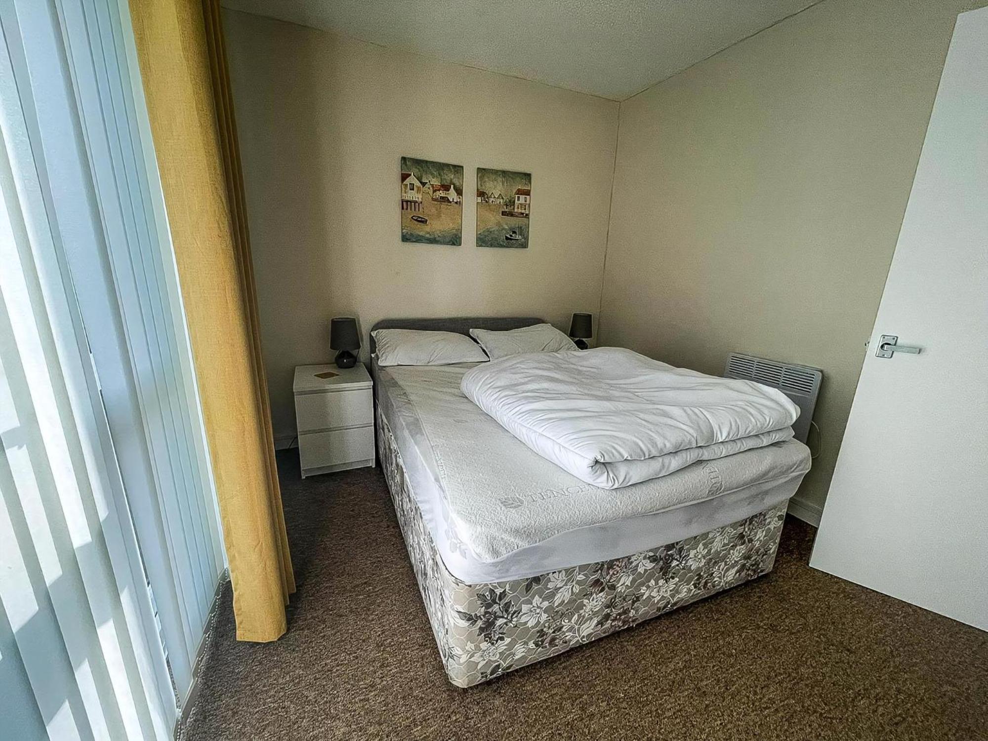 Lovely 4 Berth To Hire In Nearby The Ref 18177b * Hemsby