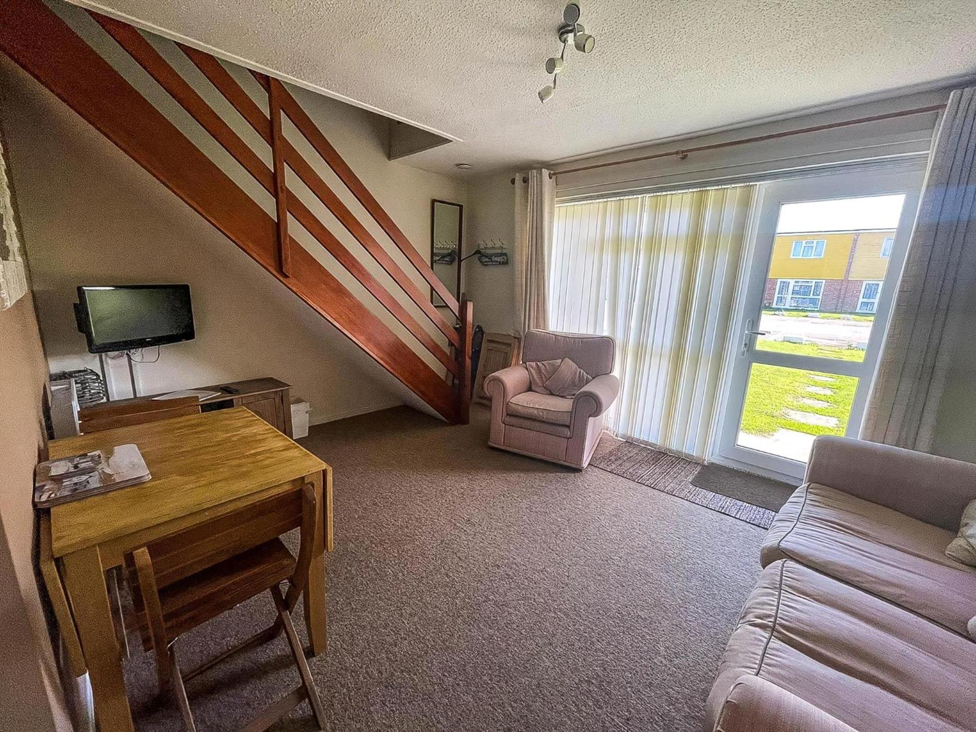 Lovely 4 Berth To Hire In Nearby The Ref 18177b Chalet *